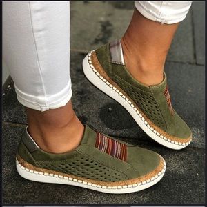 🌈Fun Cushy Slip on Laceless Cork accent - Never Worn Sneaks